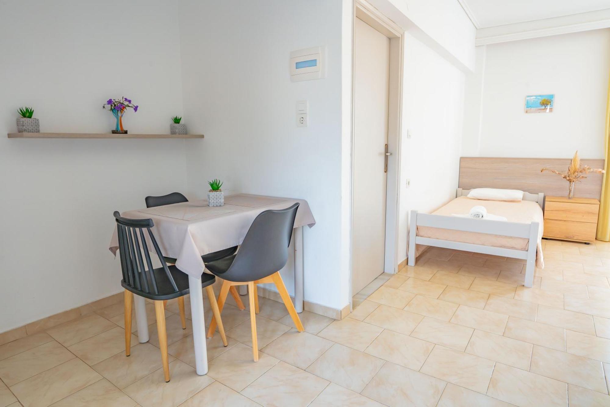Anthia Apartments マルマリ エクステリア 写真