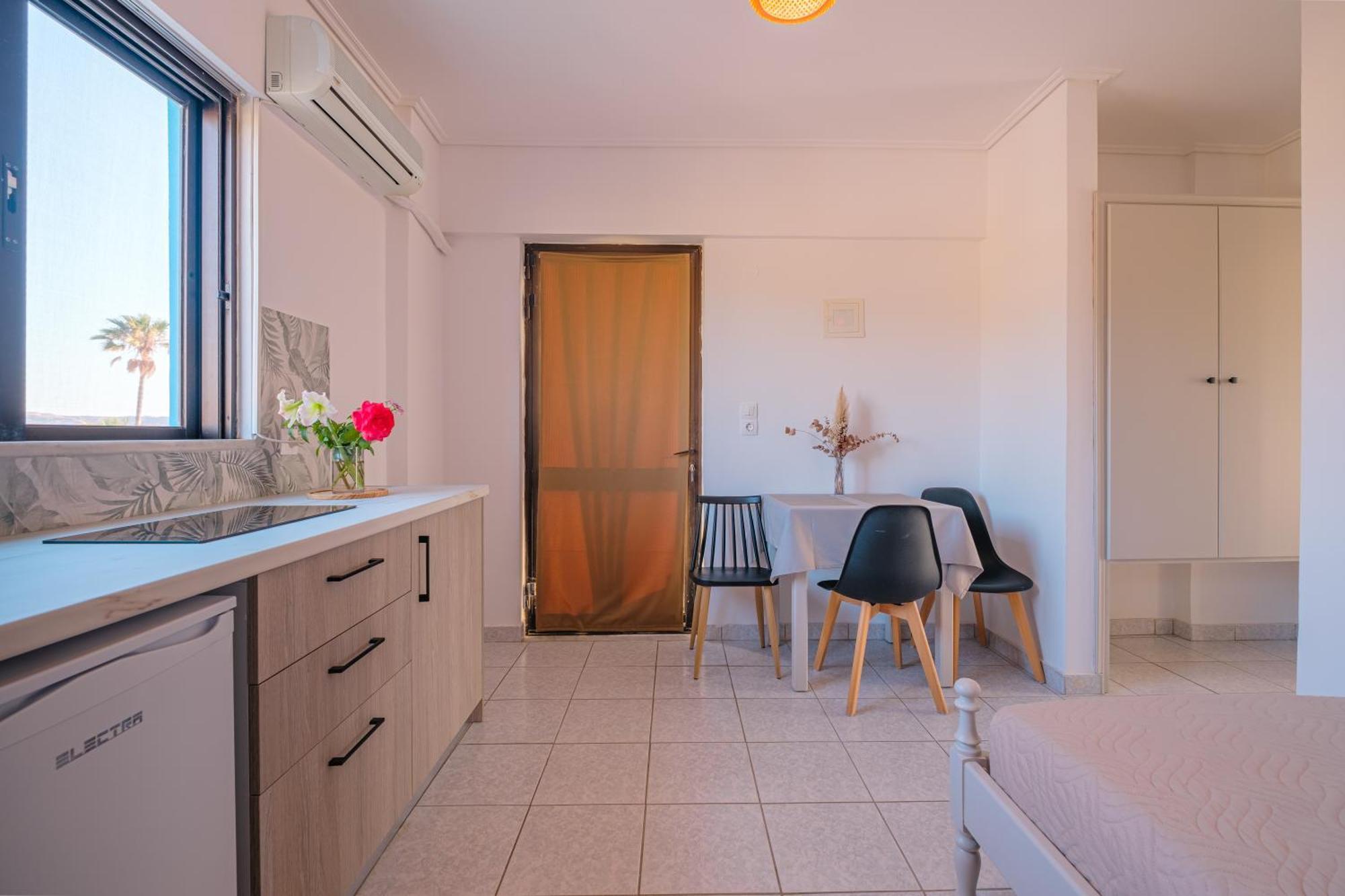 Anthia Apartments マルマリ エクステリア 写真